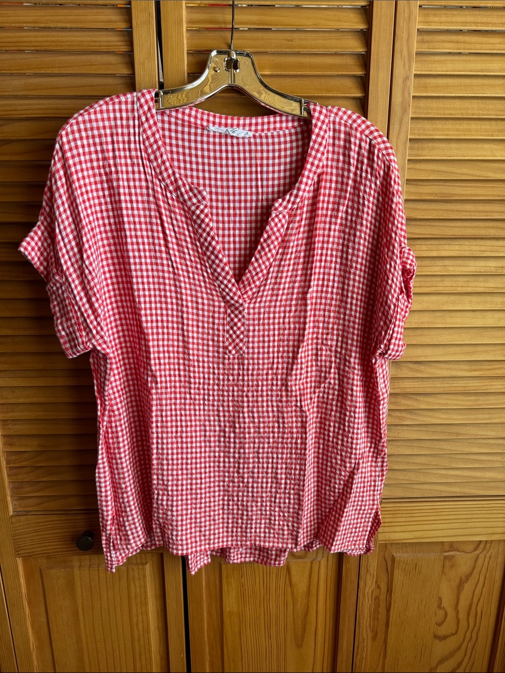 JANE + DELANCEY Women's Red Gingham V-Neck Short Sleeve Top